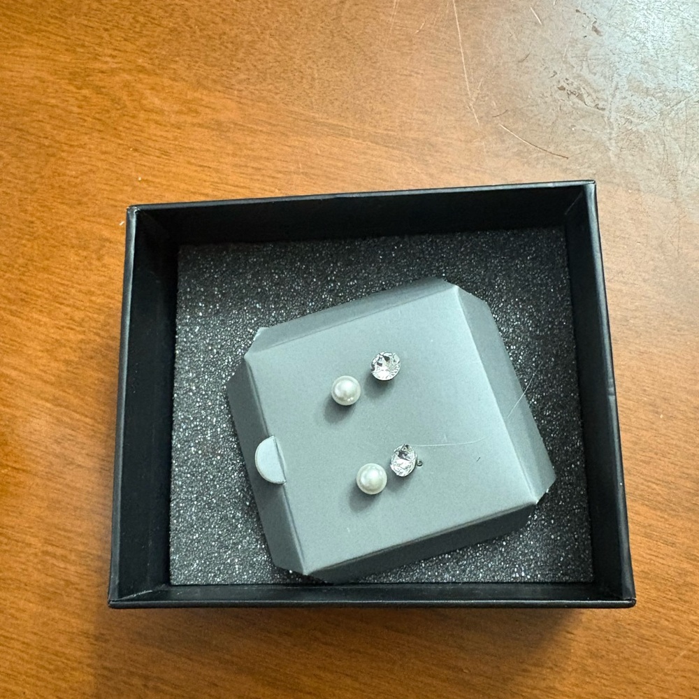 Sophisticated Pearl and Crystal Earrings